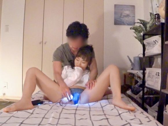 【素人ナンパ】無邪気な笑顔が可愛すぎる！幼さ残る美少女を口説いてラブホに連れ込み、バックで激ピストン！感じまくる姿に興奮MAX！連続でイカされちゃう敏感ボディがエロすぎる♡