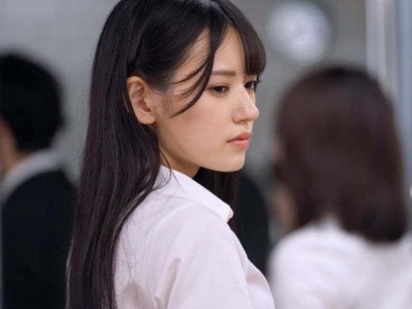 【後輩OLの危険な誘惑】「先輩の奥さんより気持ち良くしてあげる♡」スレンダー美人の後輩が、既婚の先輩を誘惑！会社の飲み会後、2人きりで残業するふりをして、禁断の不倫セックスに溺れる…！先輩の理性は崩壊寸前！