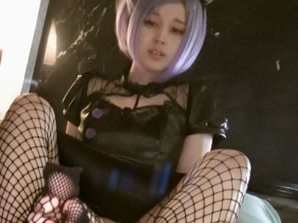 【コンカフェ嬢の危険な裏バイト】『彼氏に悪いから…でも気持ちいい…』コスプレ姿でオーナーにNTRられる淫乱娘！彼氏一筋なのに、オーナーのチ○ポにメロメロ♥