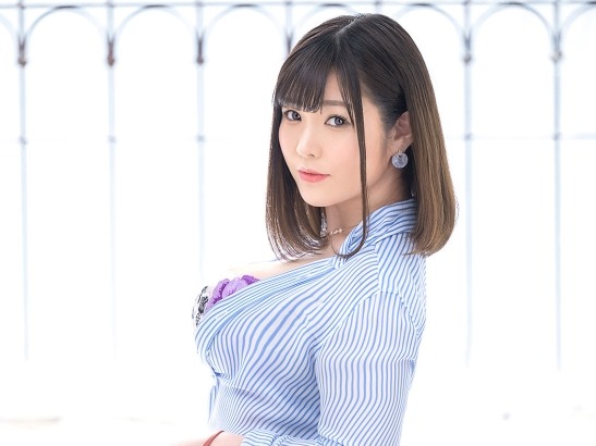 【Fカップ美熟女】人妻デビュー！欲求不満な奥様が積極フェラで男を誘惑♡弾丸ピストンで奥まで突かれ、熟れたカラダが快感に溺れる！！