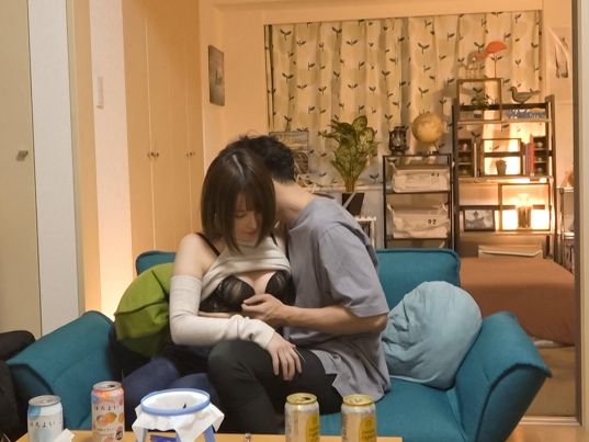 【ナンパ成功！色白スレンダー美女をヤリ部屋に】もっちり肌の素人娘を口説き落とし、隠し撮りセックス！従順な彼女は勃起チンポにご奉仕し、エッチな要求にも応えちゃう♥盗撮された生々しい映像は興奮間違いなし！