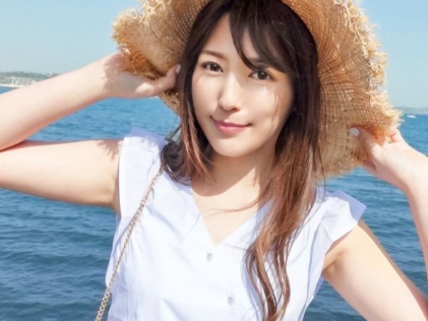 【禁断の情事】『誰にも言えない…』スレンダー美人の不倫相手と小旅行！生々しいハメ撮りで互いのカラダを求め合い、秘密の愛を確かめ合う！細身ボディを激しく揺らし、熱い吐息が漏れる濃厚セックス！♡