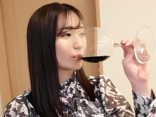 【アプリでゲットした人妻の剛毛マ●コ】『もっと奥まで…』欲求不満な人妻が正常位でチ●ポを挿入され、騎乗位では自ら腰を振りまくる！セルフピストンで感じまくり、久々のエッチに乱れまくる熟女♡