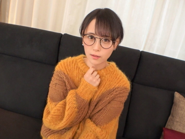 【メガネ女子の裏の顔】清楚系インテリ美女、肉棒で本能解放！真面目そうな見た目とは裏腹に、キレイなボディを激しく貫かれ、感じまくる痴態がエロすぎる♡