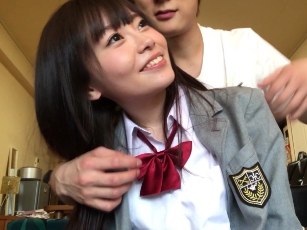 【清楚系美少女の裏の顔】『もっと激しく…』制服を乱しながら彼氏チ○ポに跨る淫乱娘！イチャラブセックスで本性むき出し、腰振りまくって感じまくる！可愛い顔してエロすぎる！♡