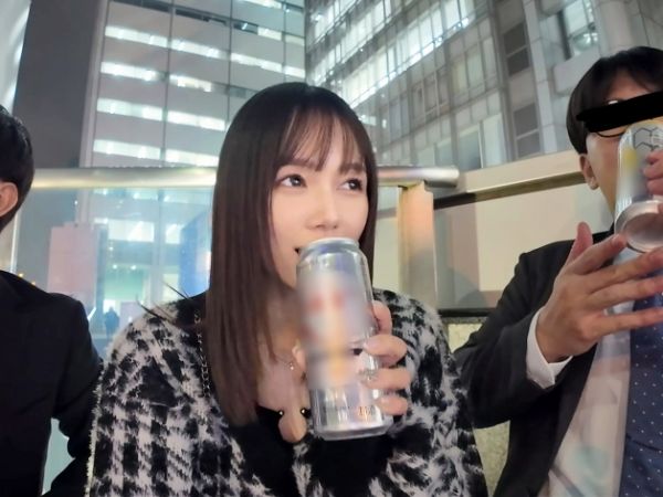 【逆ナン美巨乳美女】街で見つけた男たちを誘惑！チンポを求めて3Pセックスに挑戦！美巨乳揺らして精子搾り取る貪欲美女の逆ナンパ動画♡