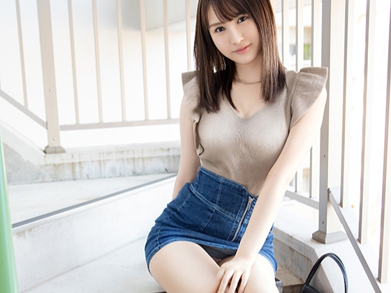 【キュートな美少女の裏バイト】「素人チンポ、美味しく頂きます♡」清楚系美少女が、ビンビンの素人チンコをねっとりフェラ！優しく包み込む口技で、男たちをメロメロにしちゃう！