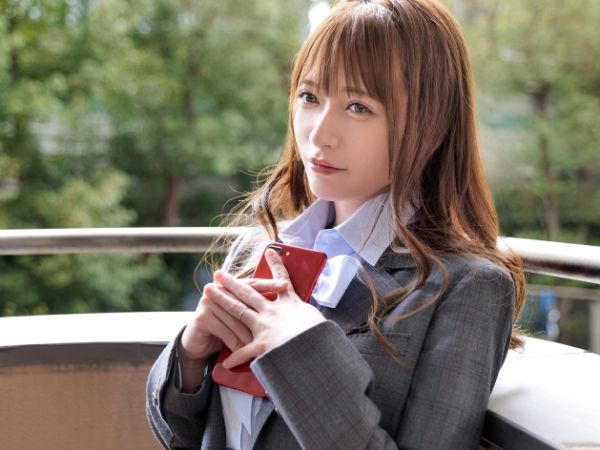 【自宅で禁断の生ハメ不倫】『先生…旦那にバレたら…』スレンダー人妻が恩師との浮気に溺れ、自宅で背徳の快楽に悶える!旦那バレの危機も興奮を止まらないNTRセックス!