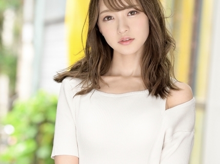 【細身美少女と素人セックス】可愛すぎる彼女が素人男性とエッチなプレイ!おマンコを激しく擦られて感じまくり、喘ぎ声が止まらない!!